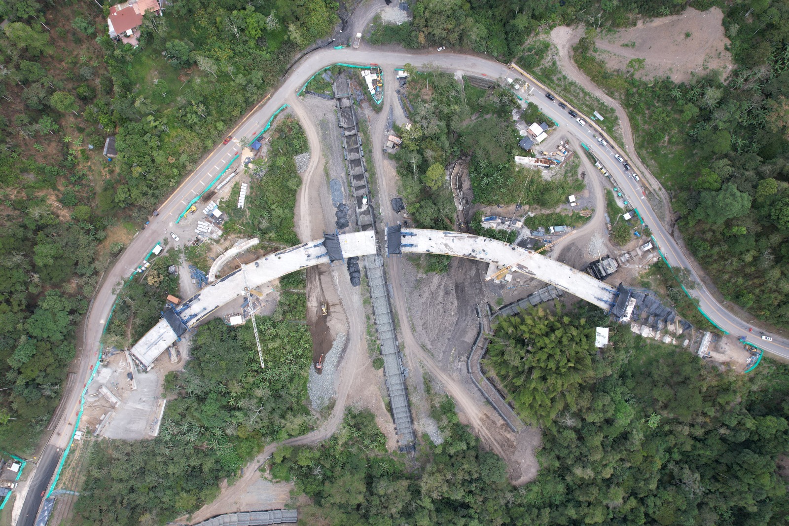Avanza en un 87% la construcción del viaducto Los Chorros, en Guayabal de Síquima