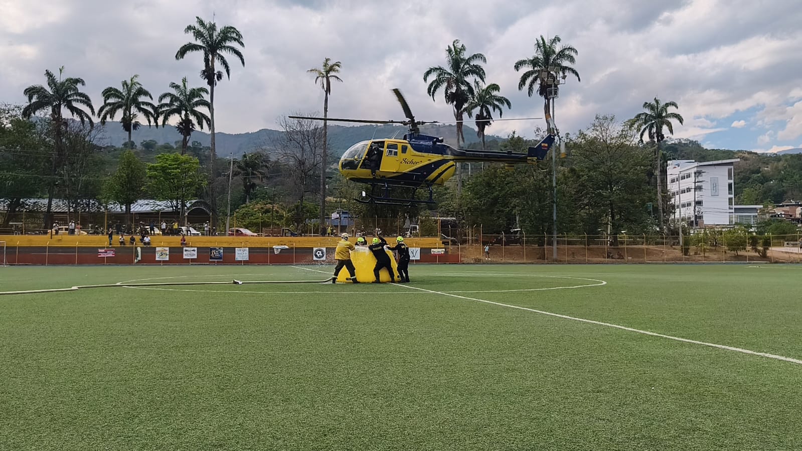 La Gobernación Cundinamarca avanza en control y ayudas agropecuarias por el Incendio forestal en Villeta